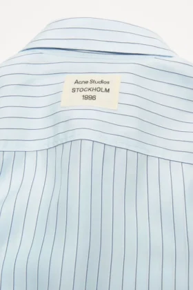 Camisa de rayas con botones