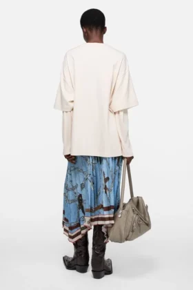 Camiseta con estampado en capas