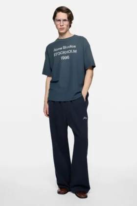 Camiseta con logotipo estampado