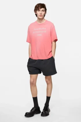 Camiseta con logotipo estampado