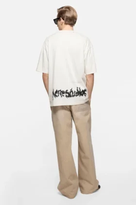 Camiseta con logotipo gótico