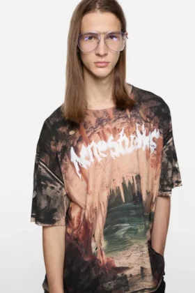 Camiseta con logotipo y pedrería
