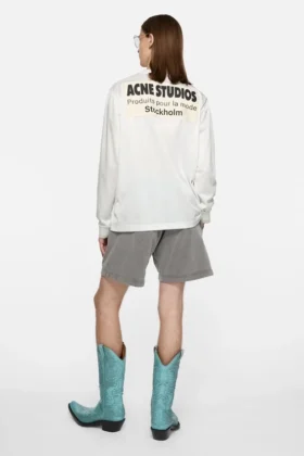 Camiseta deportiva con logotipo