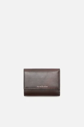 Cartera de piel de tres pliegues