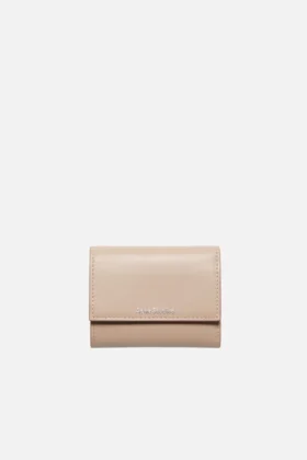 Cartera de piel de tres pliegues