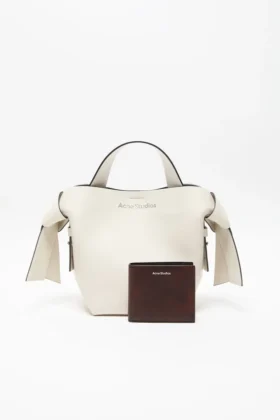 Cartera de piel plegable
