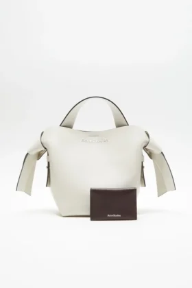 Cartera de piel plegable