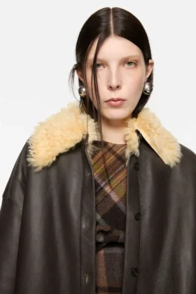 Chaqueta tipo camisa de piel de oveja