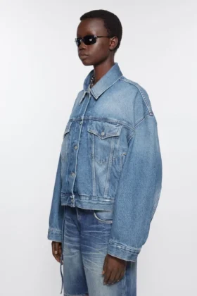 Chaqueta vaquera – Corte holgado y corto