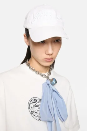 Gorra con logotipo bordado