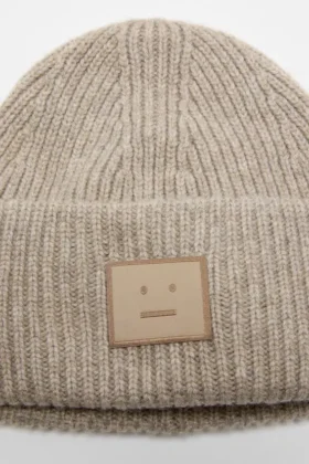 Gorro con logotipo facial – Yak