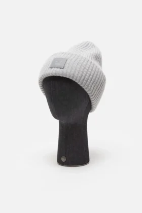 Gorro con logotipo grande en forma de Face – Yak